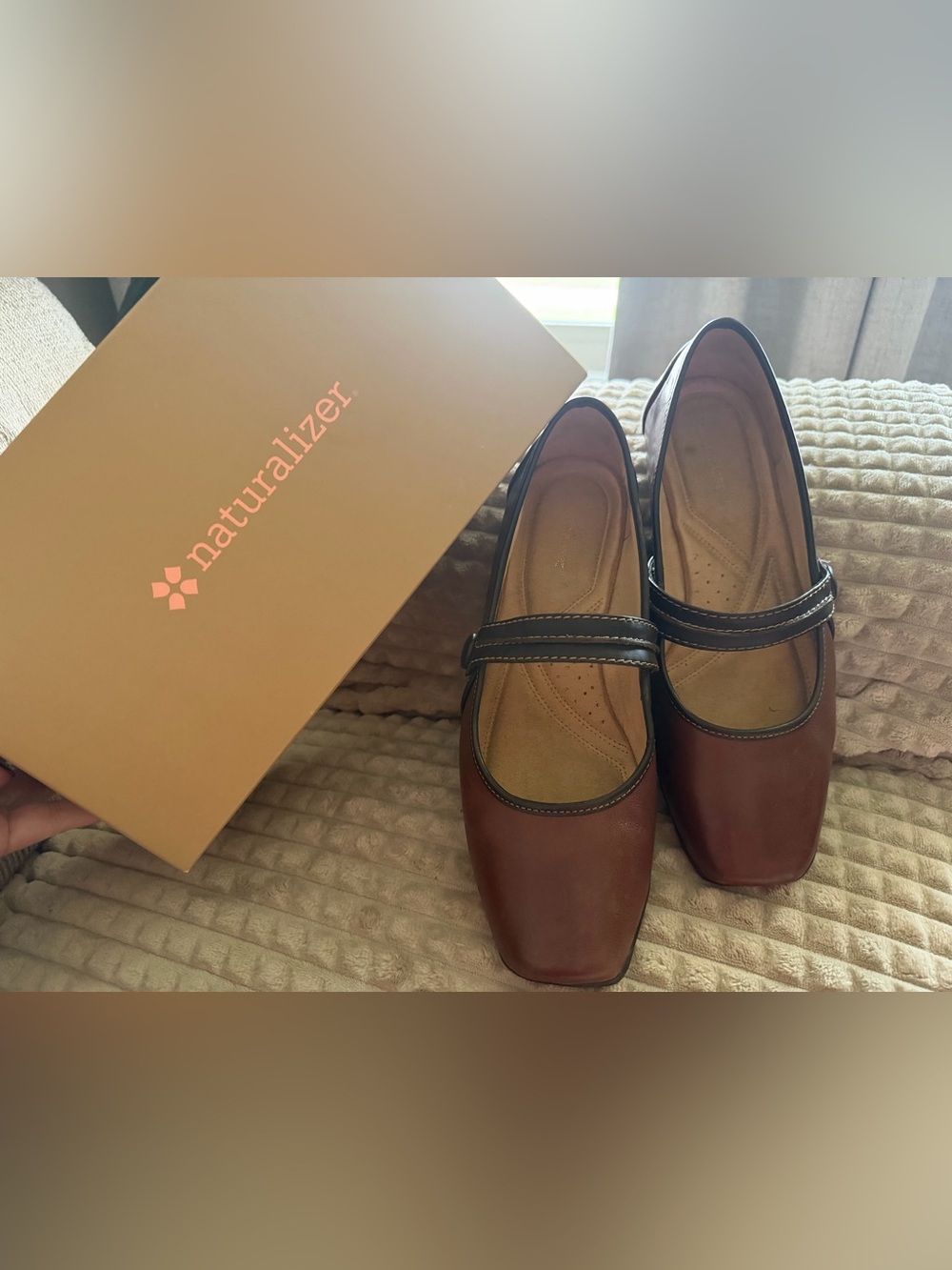 Naturalizer Two-Tone Brown and Black Mary Jane Flats Sz 9